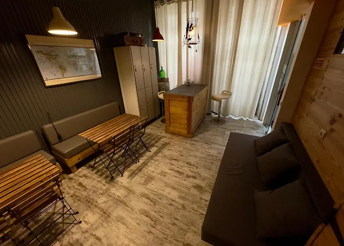 Hostel Sardines And Friends 04 *